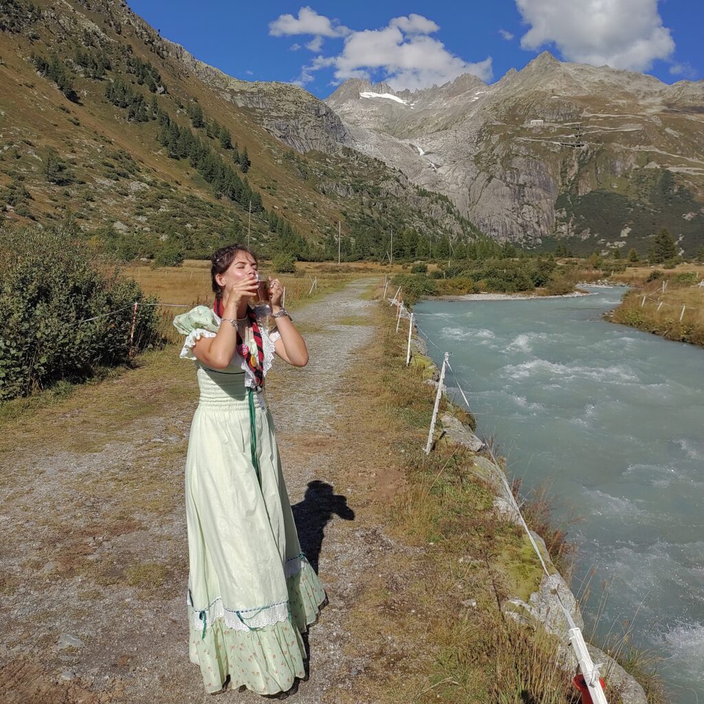 La reine Victoria devant le glacier du Rhône